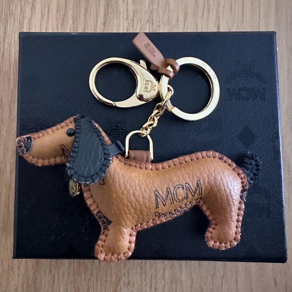 MCM Dog Bag Charm - Picture 1 of 9